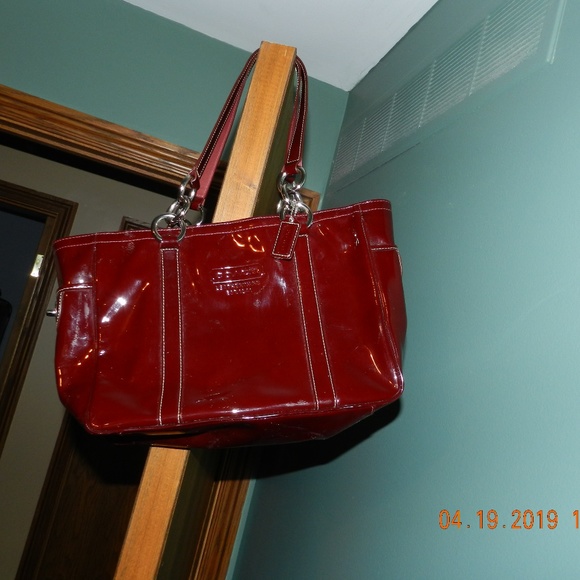 coach maroon shoulder bag
